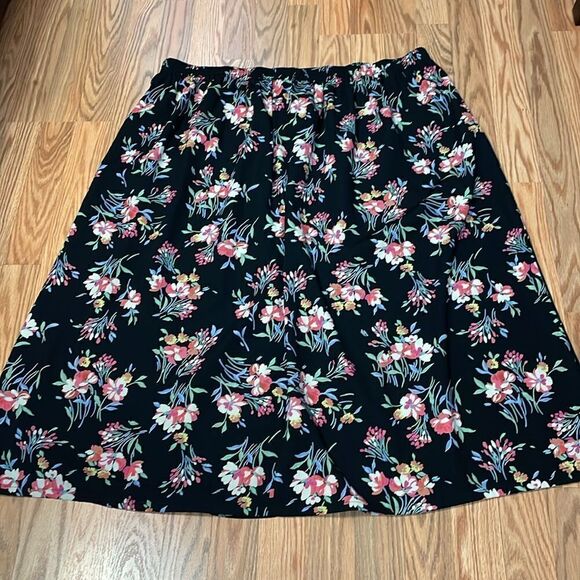 Vintage Sag Harbor black Floral Skirt, elastic, 2X - Picture 7 of 8